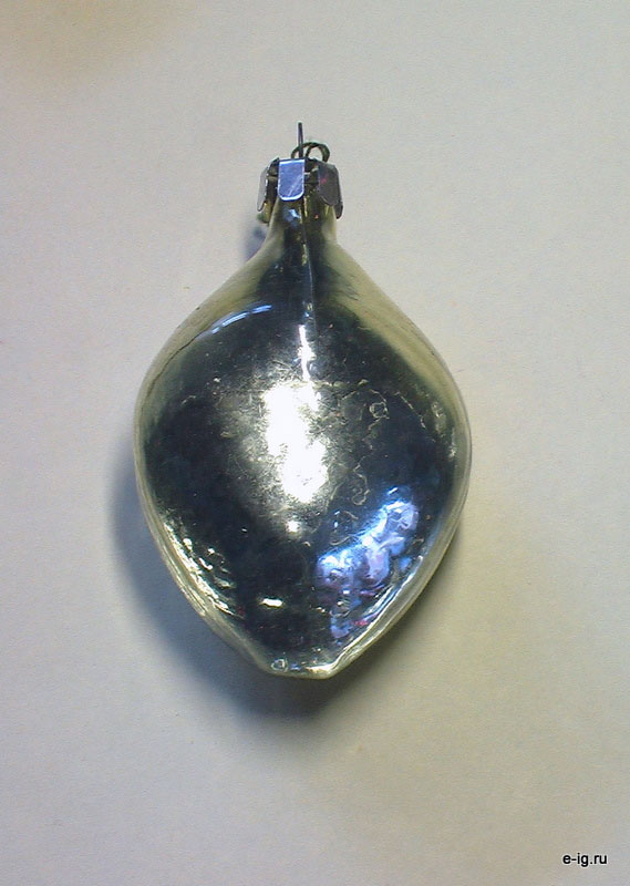 Серебристый овальный лимон-капля из стекла.
