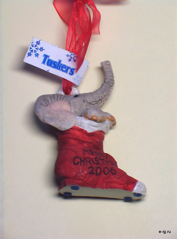 Тот же слон в носке сбоку — надпись Merry Christmas 2006.